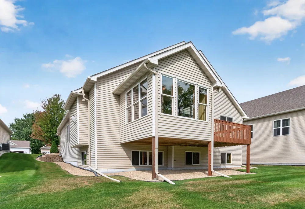 677 Lake Ridge Drive Woodbury, MN 55129