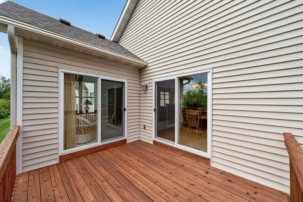 677 Lake Ridge Drive Woodbury, MN 55129