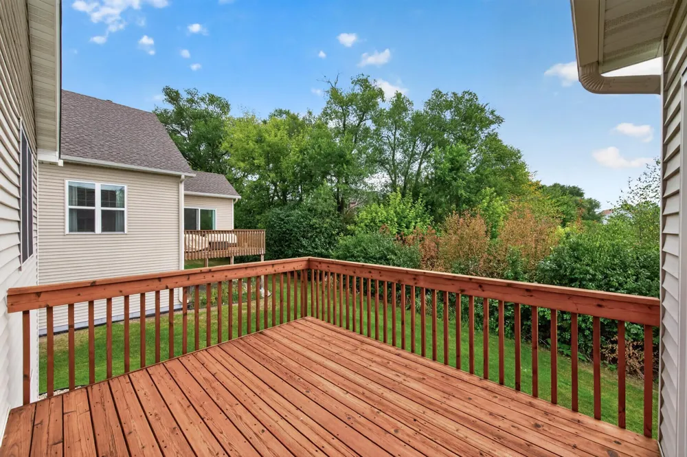 677 Lake Ridge Drive Woodbury, MN 55129