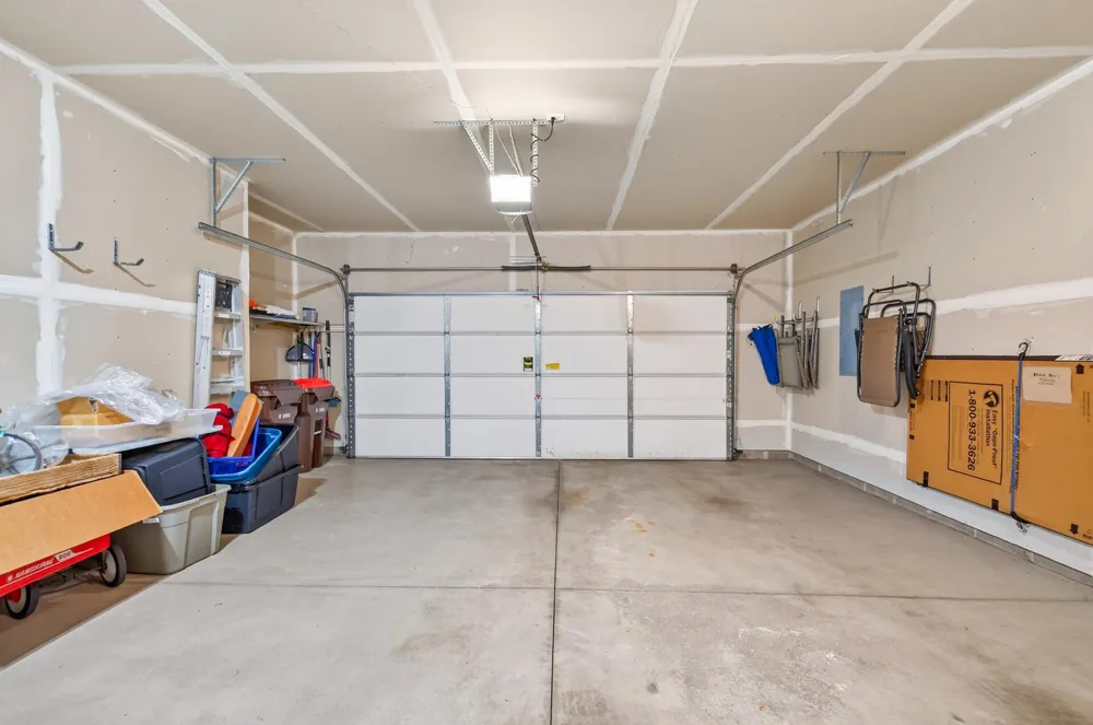 677 Lake Ridge Drive Woodbury, MN 55129