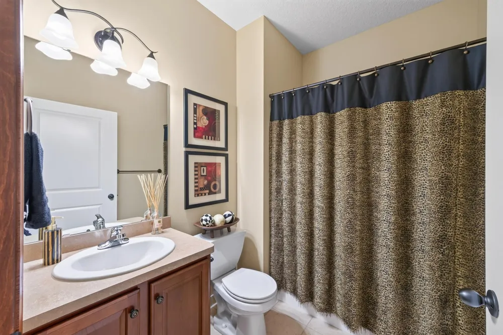 677 Lake Ridge Drive Woodbury, MN 55129