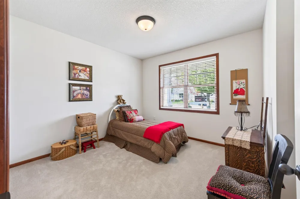 677 Lake Ridge Drive Woodbury, MN 55129