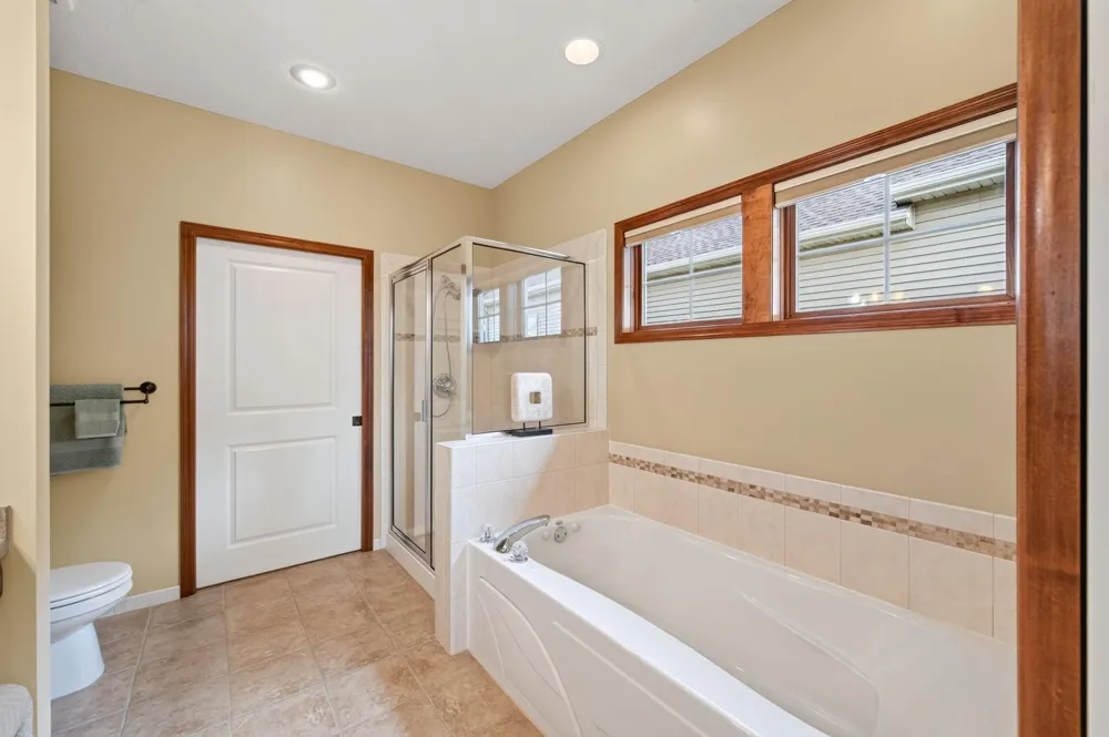 677 Lake Ridge Drive Woodbury, MN 55129