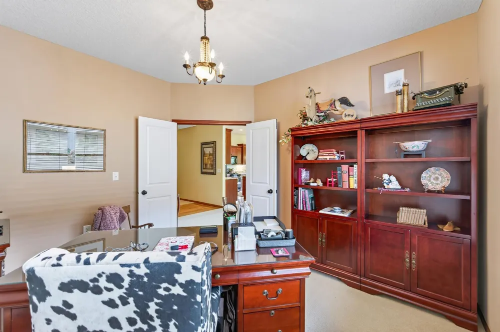 677 Lake Ridge Drive Woodbury, MN 55129