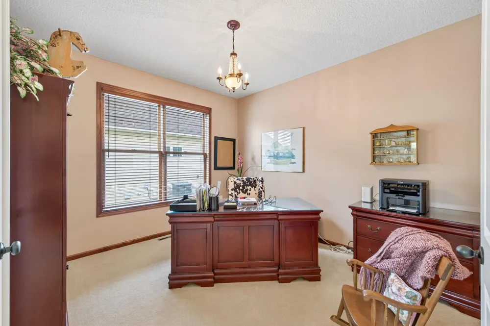 677 Lake Ridge Drive Woodbury, MN 55129