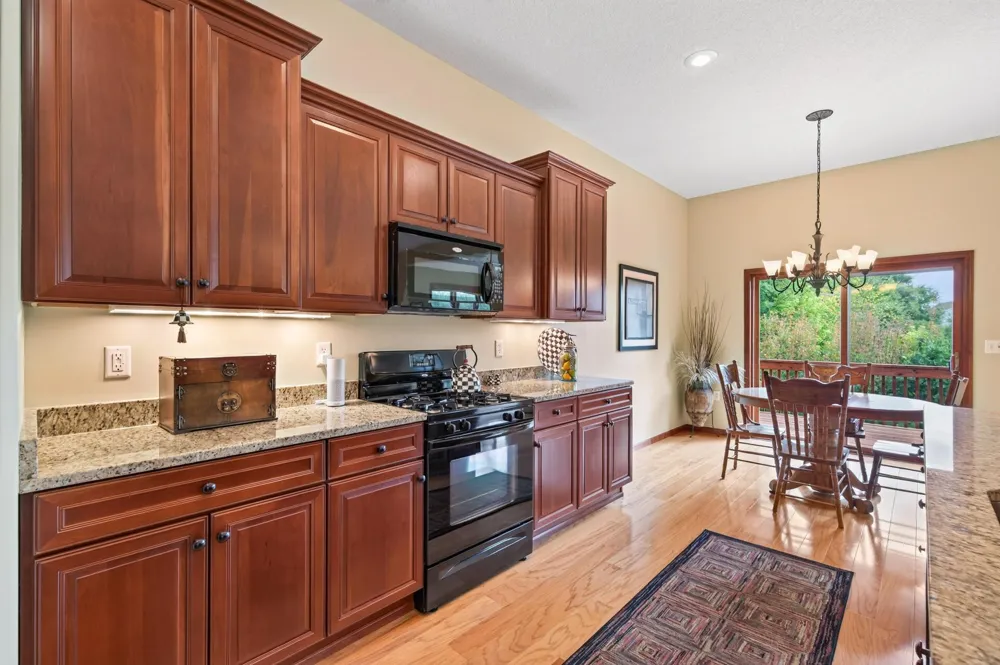 677 Lake Ridge Drive Woodbury, MN 55129