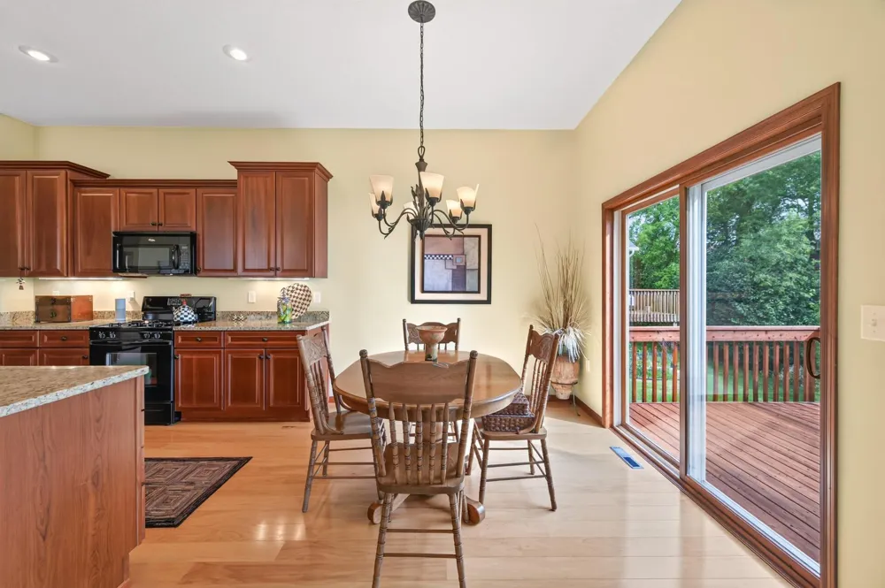 677 Lake Ridge Drive Woodbury, MN 55129