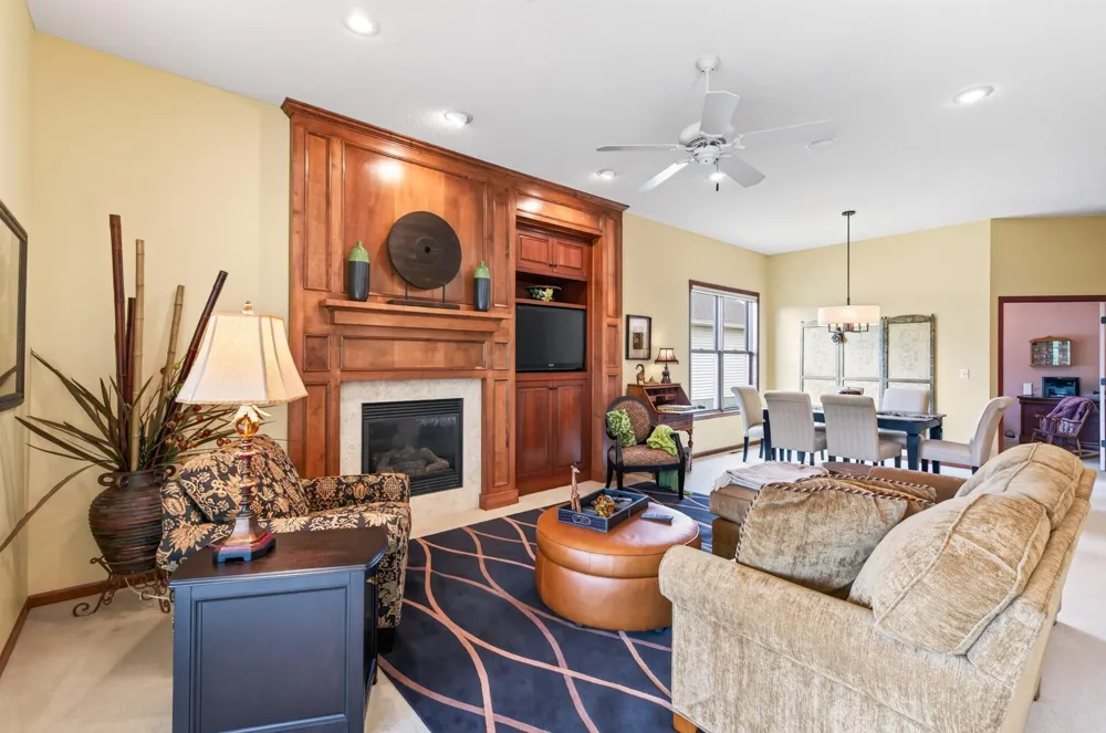 677 Lake Ridge Drive Woodbury, MN 55129