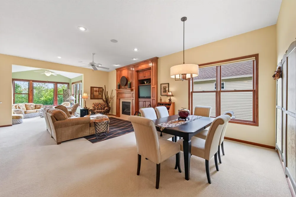677 Lake Ridge Drive Woodbury, MN 55129
