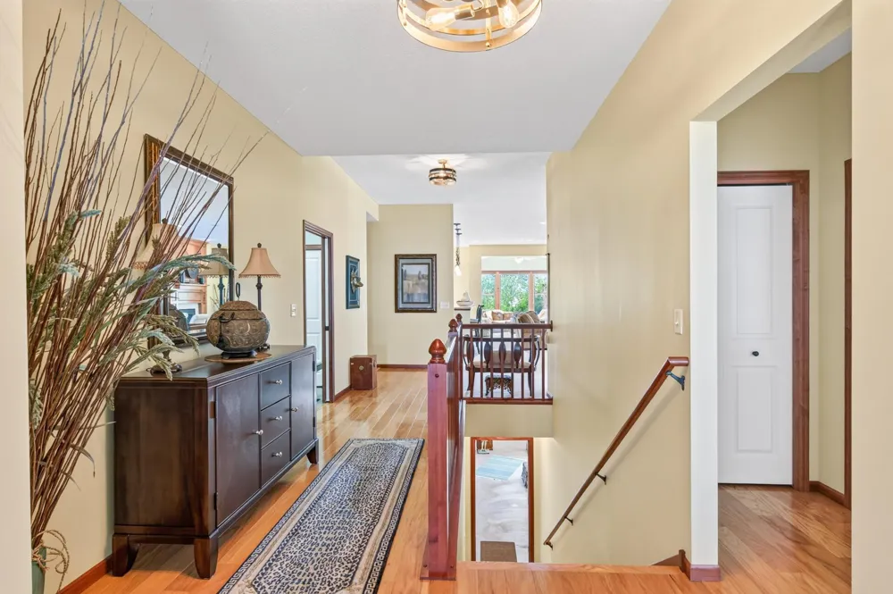 677 Lake Ridge Drive Woodbury, MN 55129
