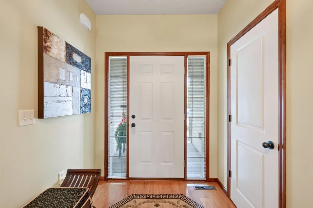 677 Lake Ridge Drive Woodbury, MN 55129