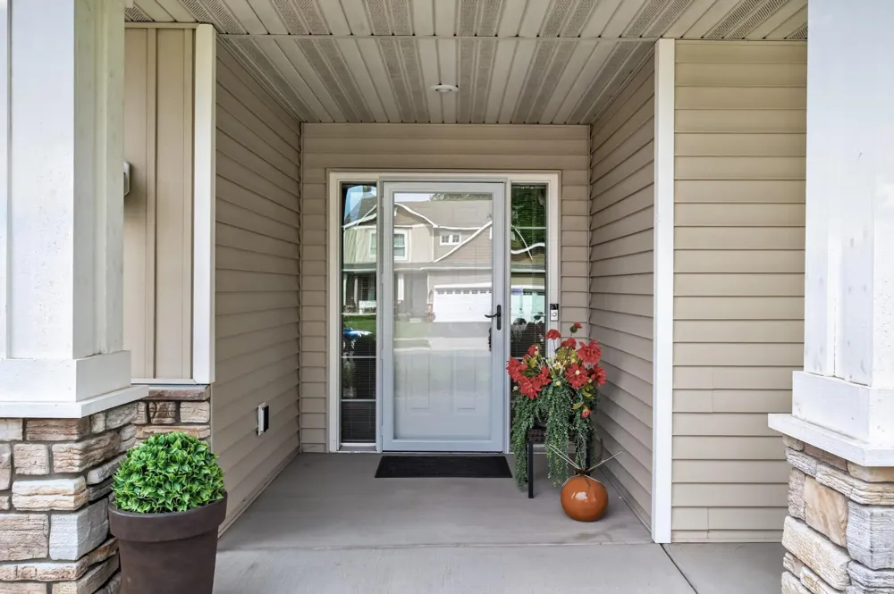 677 Lake Ridge Drive Woodbury, MN 55129