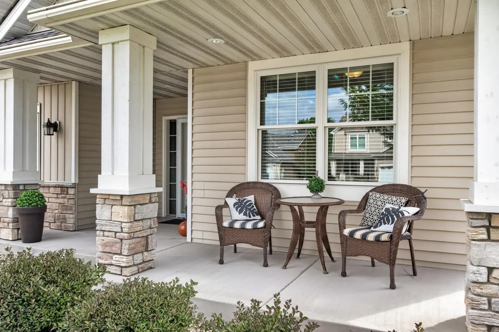 677 Lake Ridge Drive Woodbury, MN 55129
