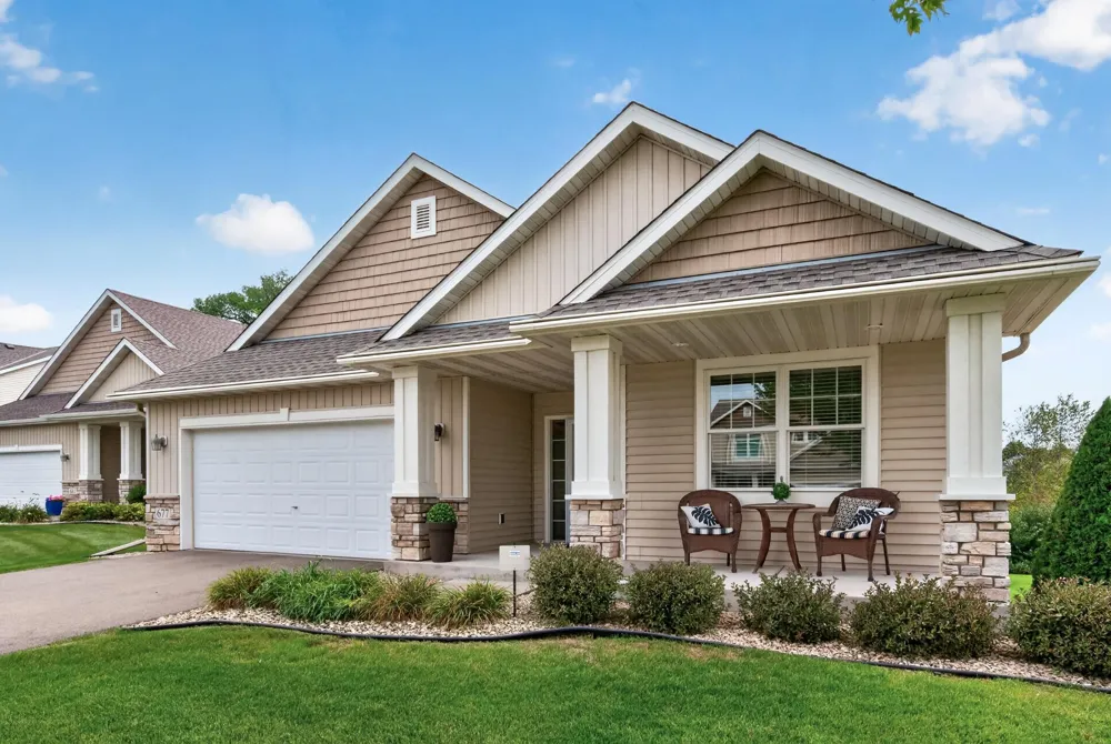677 Lake Ridge Drive Woodbury, MN 55129