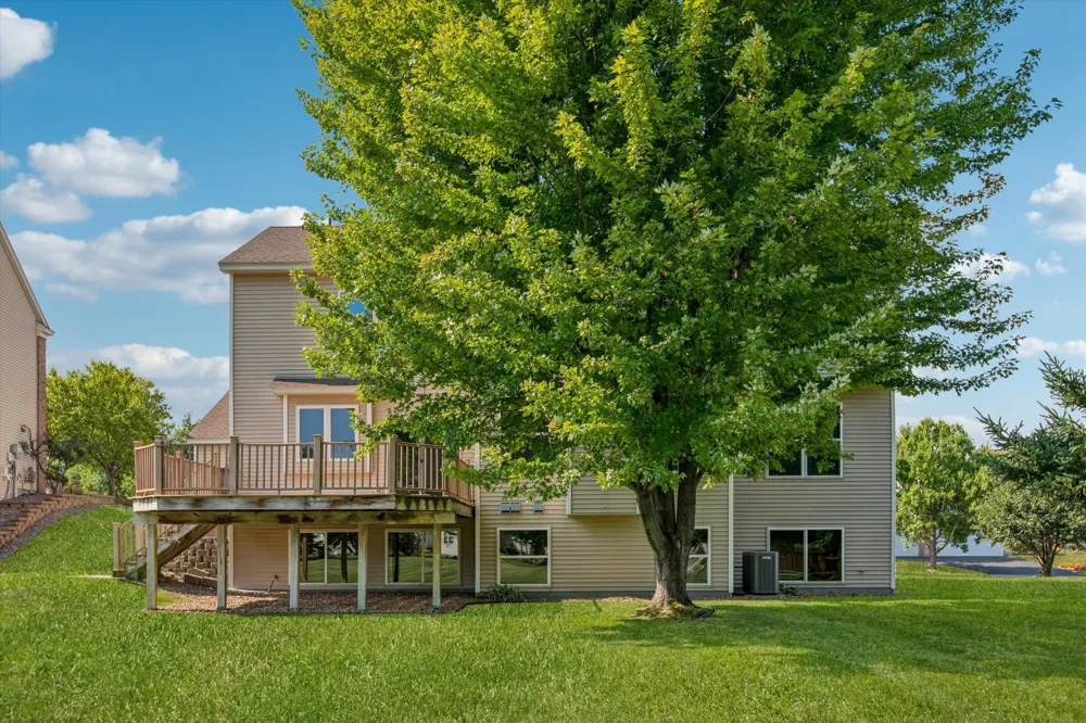7221 Lydia Lane Woodbury, MN 55125