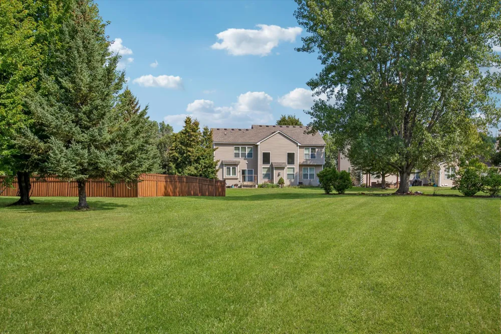 7221 Lydia Lane Woodbury, MN 55125