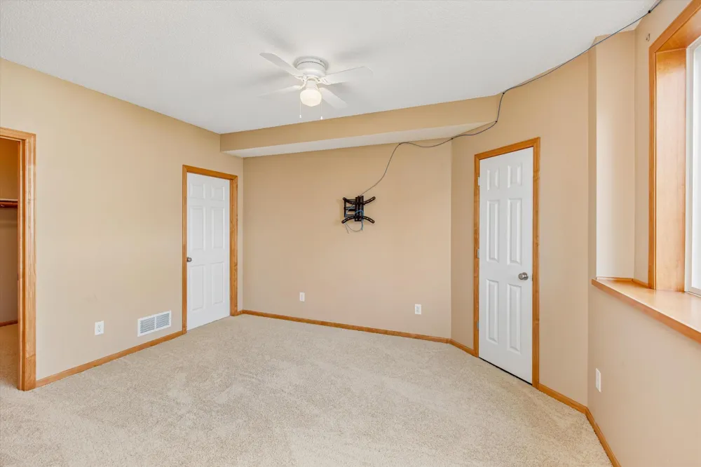 7221 Lydia Lane Woodbury, MN 55125