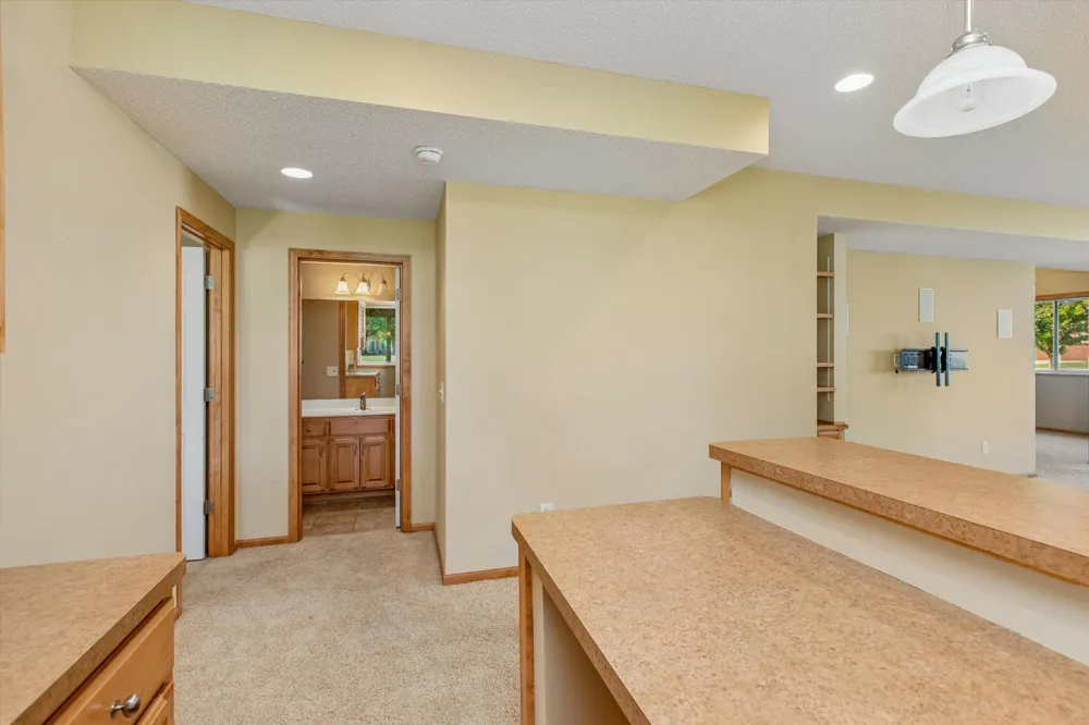 7221 Lydia Lane Woodbury, MN 55125