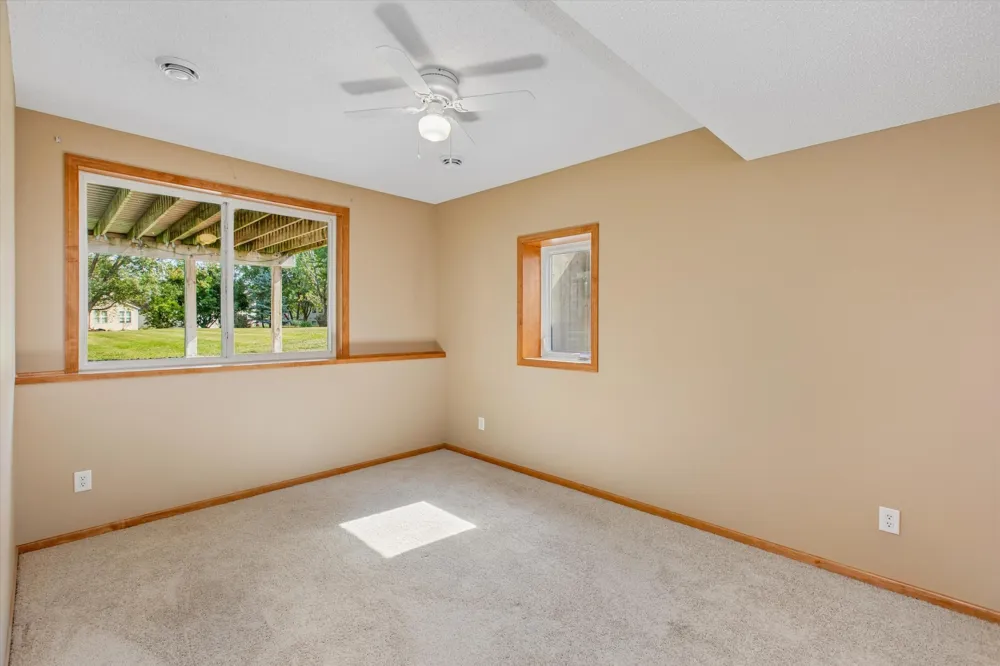 7221 Lydia Lane Woodbury, MN 55125