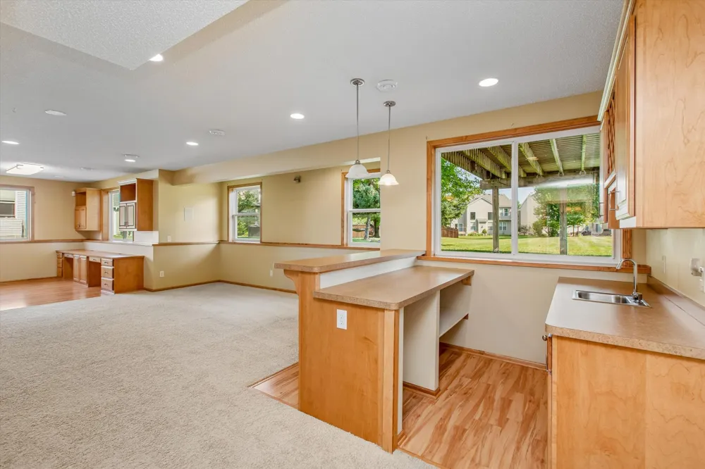 7221 Lydia Lane Woodbury, MN 55125
