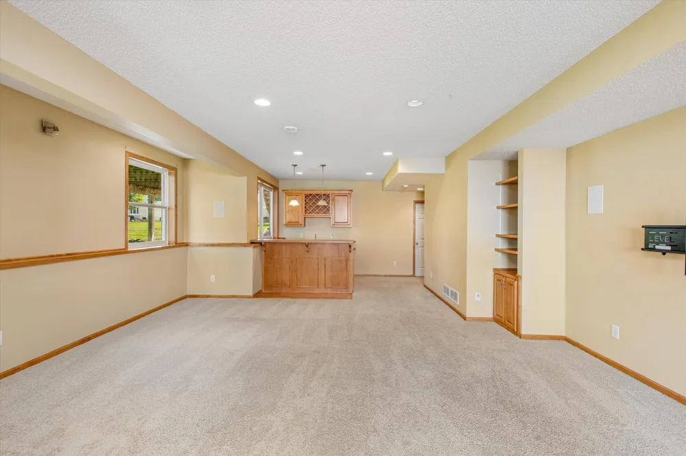 7221 Lydia Lane Woodbury, MN 55125