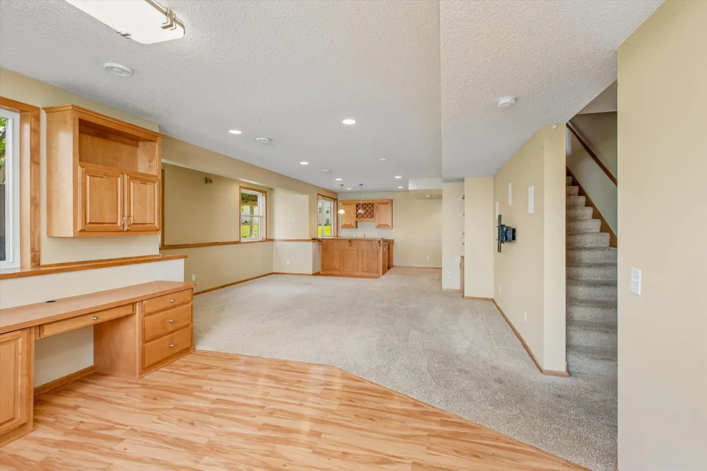 7221 Lydia Lane Woodbury, MN 55125