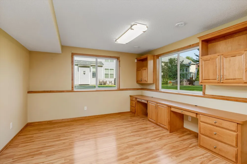 7221 Lydia Lane Woodbury, MN 55125