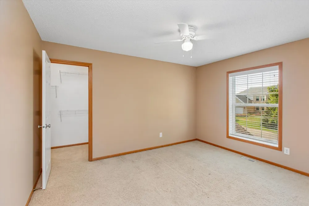 7221 Lydia Lane Woodbury, MN 55125