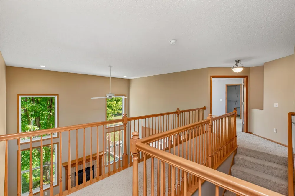 7221 Lydia Lane Woodbury, MN 55125