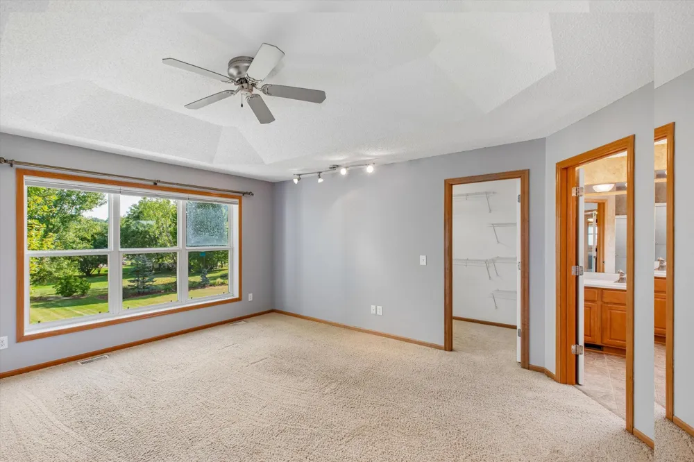 7221 Lydia Lane Woodbury, MN 55125