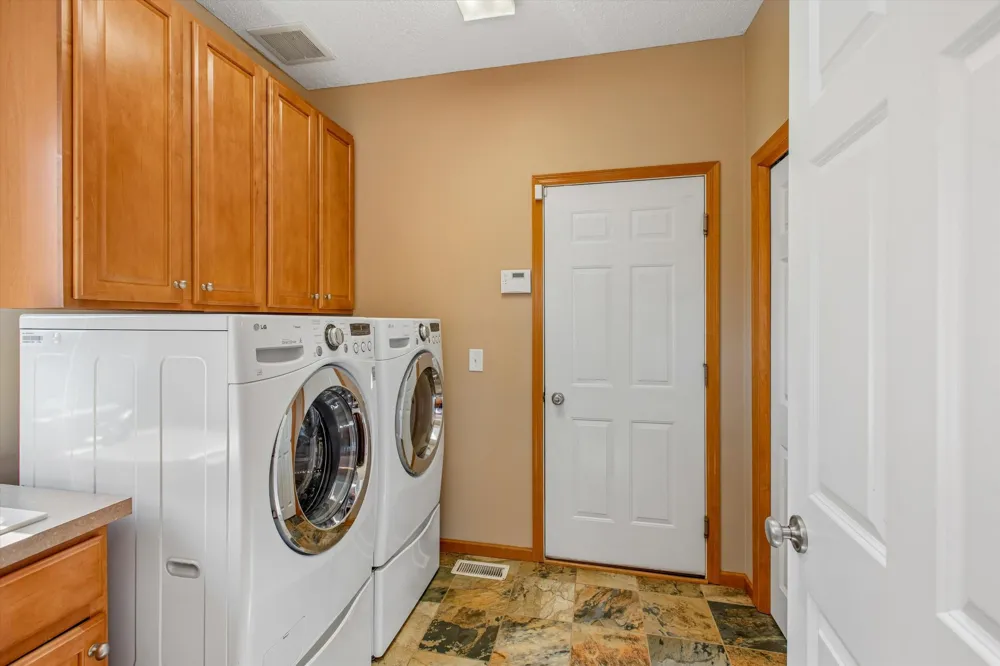 7221 Lydia Lane Woodbury, MN 55125