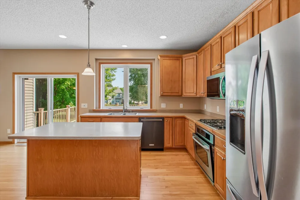 7221 Lydia Lane Woodbury, MN 55125