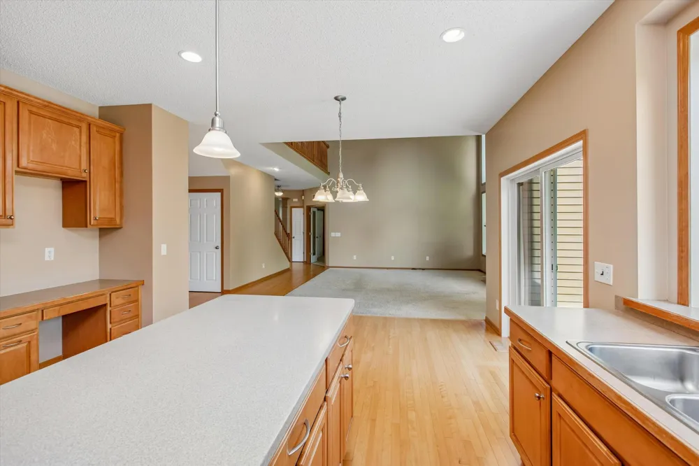7221 Lydia Lane Woodbury, MN 55125