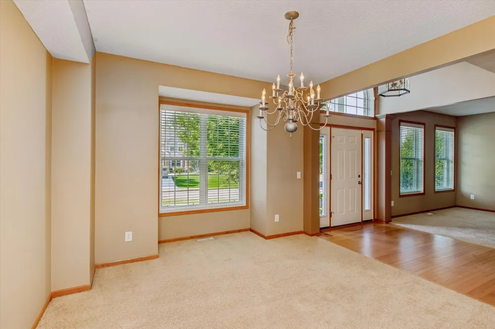 7221 Lydia Lane Woodbury, MN 55125