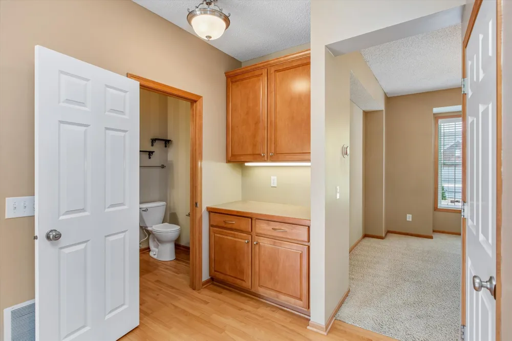 7221 Lydia Lane Woodbury, MN 55125