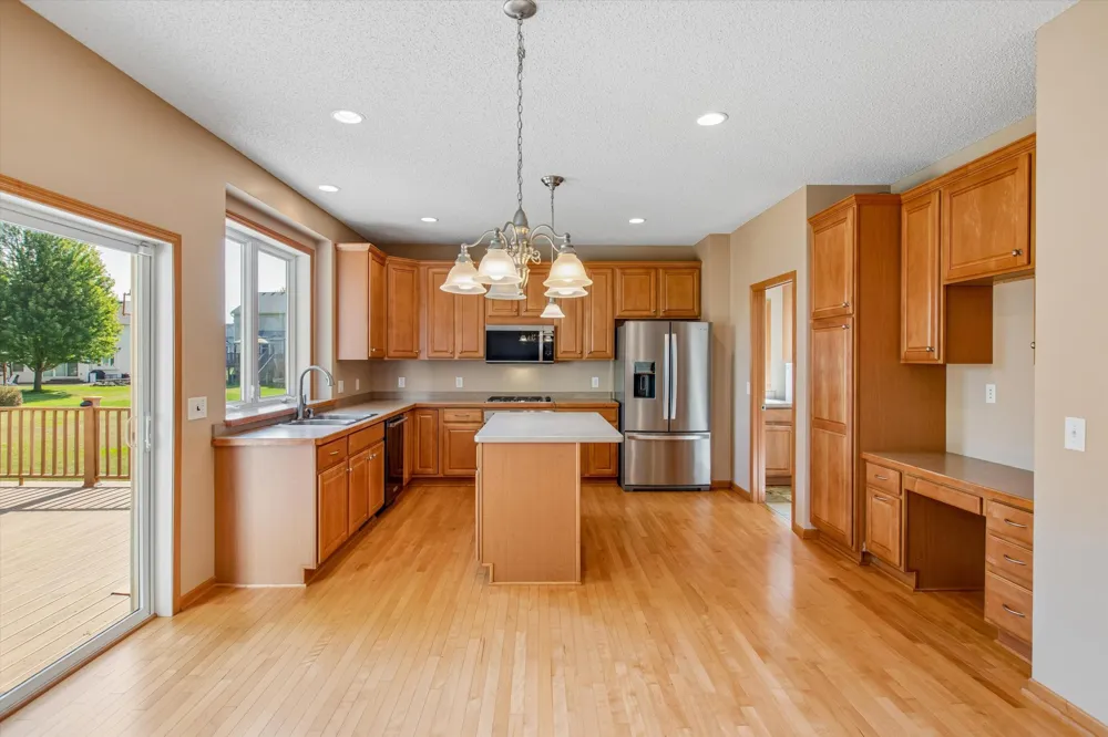 7221 Lydia Lane Woodbury, MN 55125
