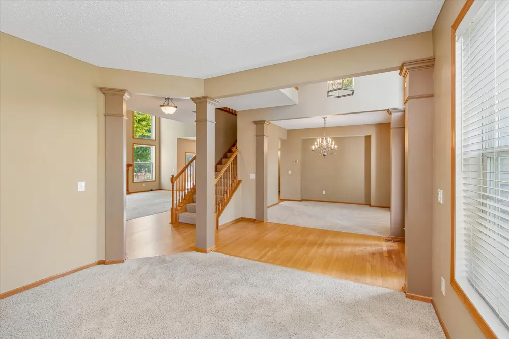 7221 Lydia Lane Woodbury, MN 55125