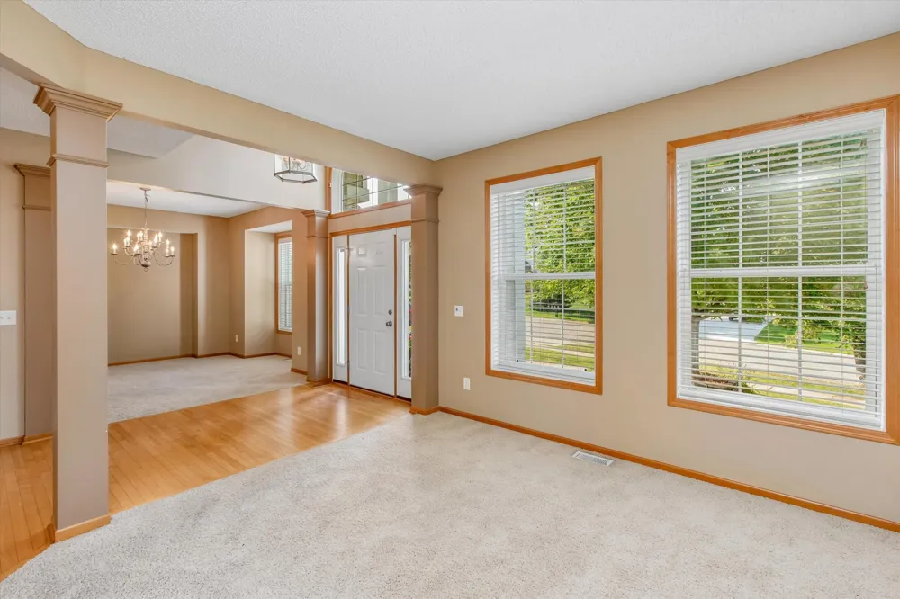 7221 Lydia Lane Woodbury, MN 55125