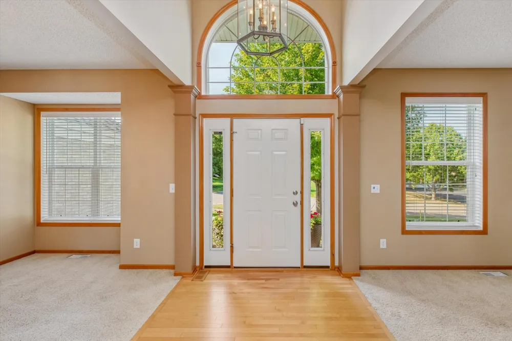 7221 Lydia Lane Woodbury, MN 55125