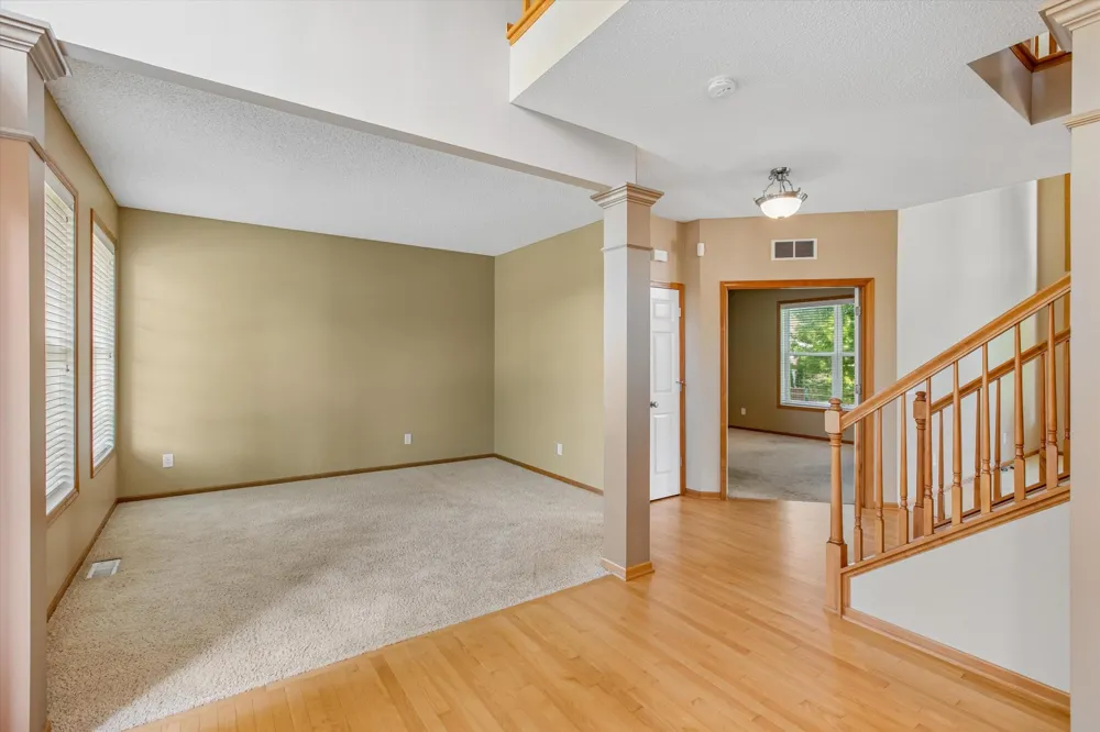 7221 Lydia Lane Woodbury, MN 55125