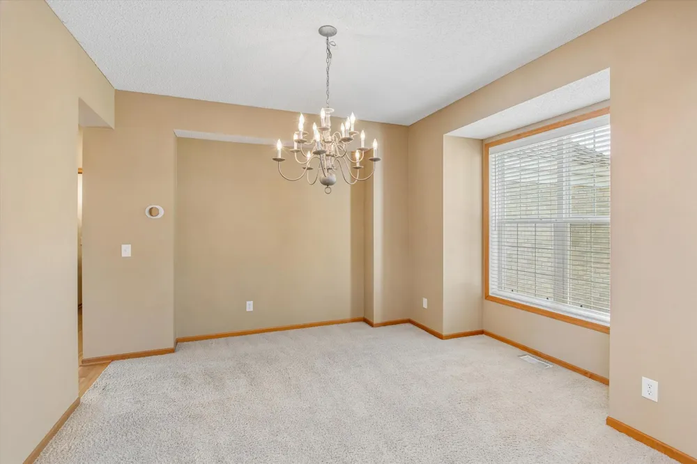 7221 Lydia Lane Woodbury, MN 55125