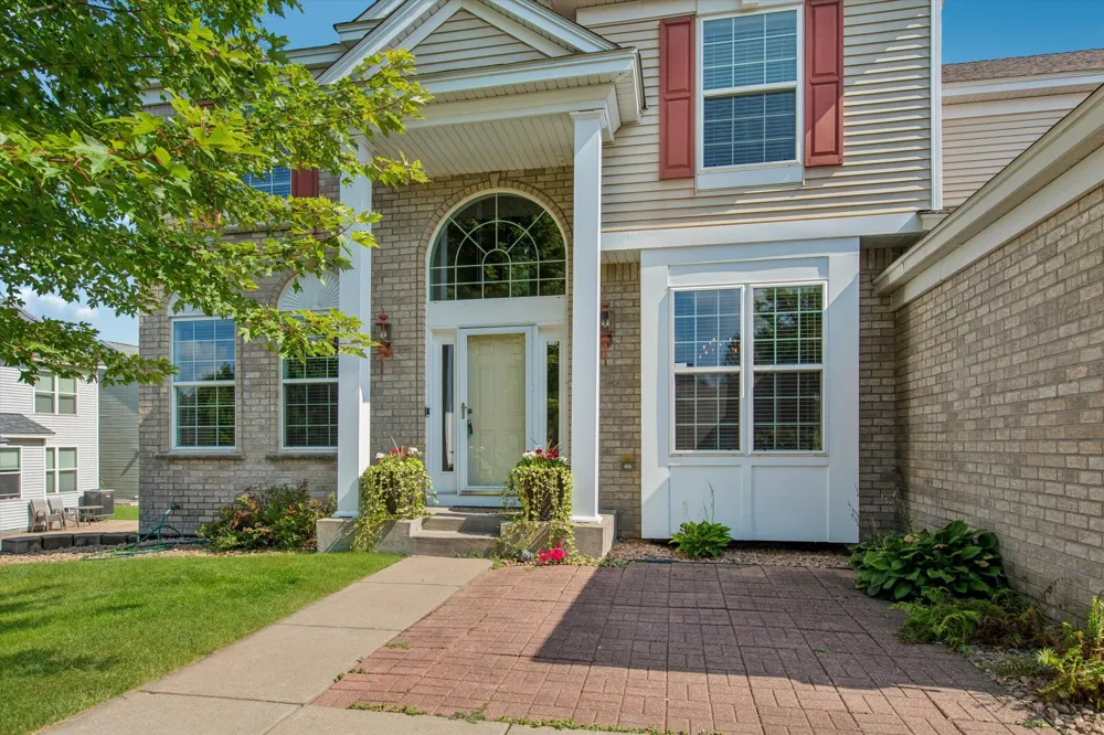 7221 Lydia Lane Woodbury, MN 55125