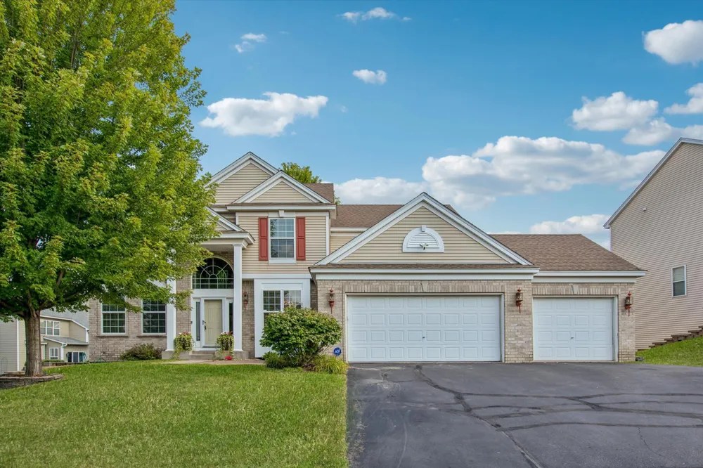 7221 Lydia Lane Woodbury, MN 55125