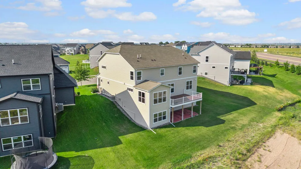 1961 Dahlia Drive Shakopee, MN 55379