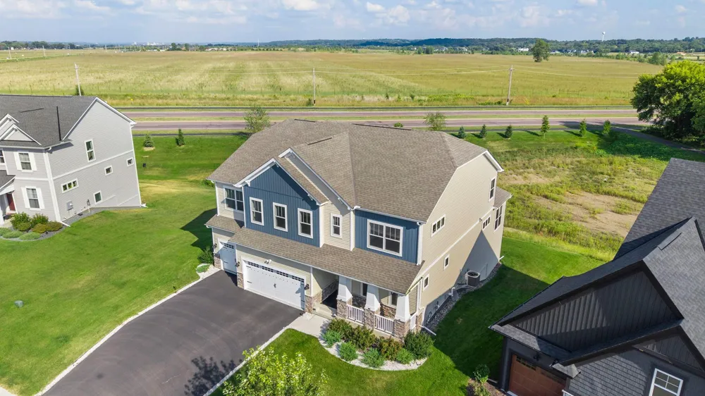1961 Dahlia Drive Shakopee, MN 55379