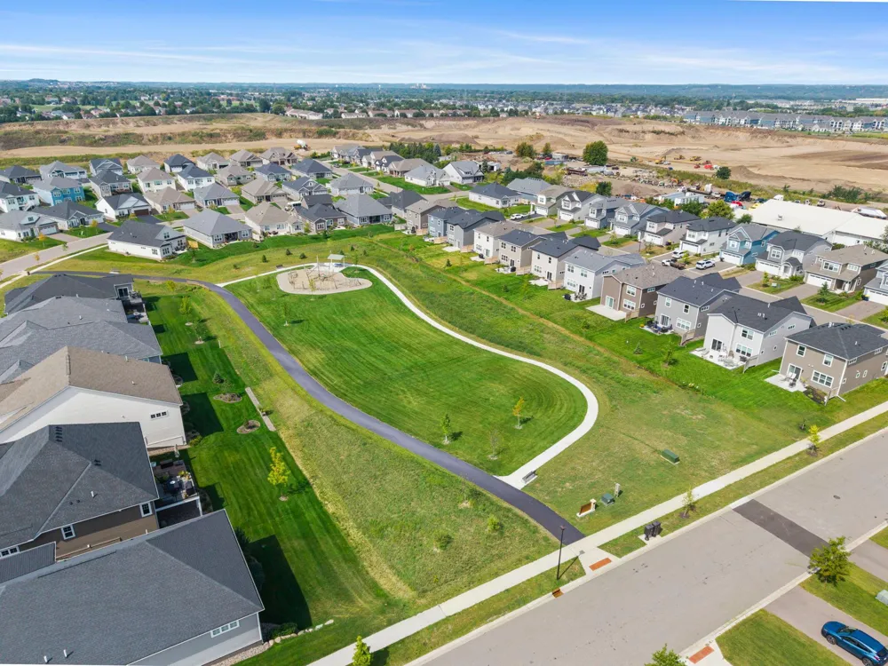 1961 Dahlia Drive Shakopee, MN 55379