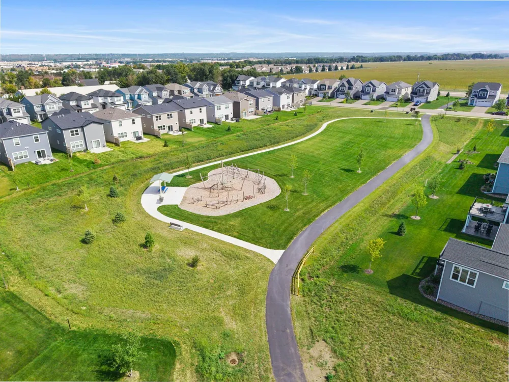 1961 Dahlia Drive Shakopee, MN 55379
