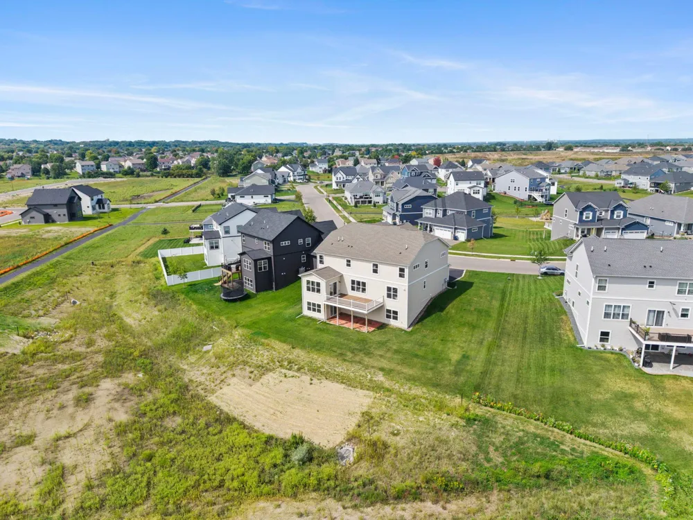 1961 Dahlia Drive Shakopee, MN 55379