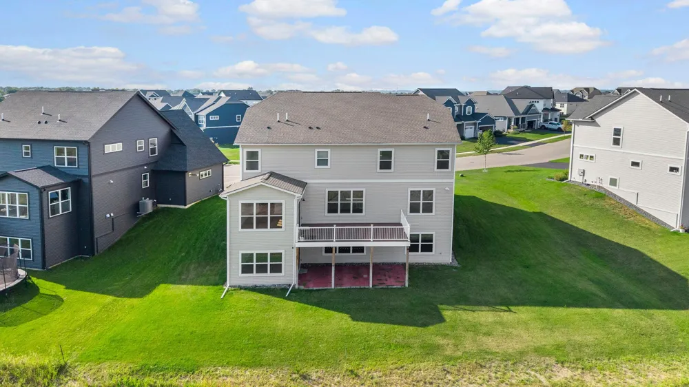 1961 Dahlia Drive Shakopee, MN 55379