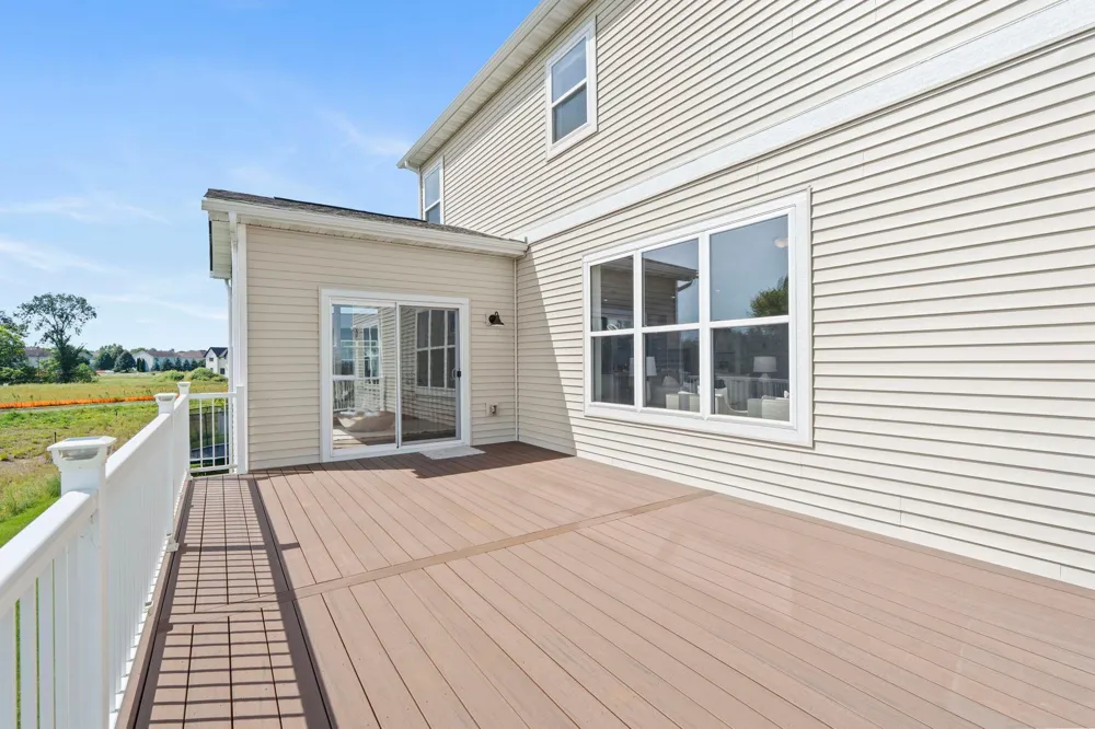 1961 Dahlia Drive Shakopee, MN 55379